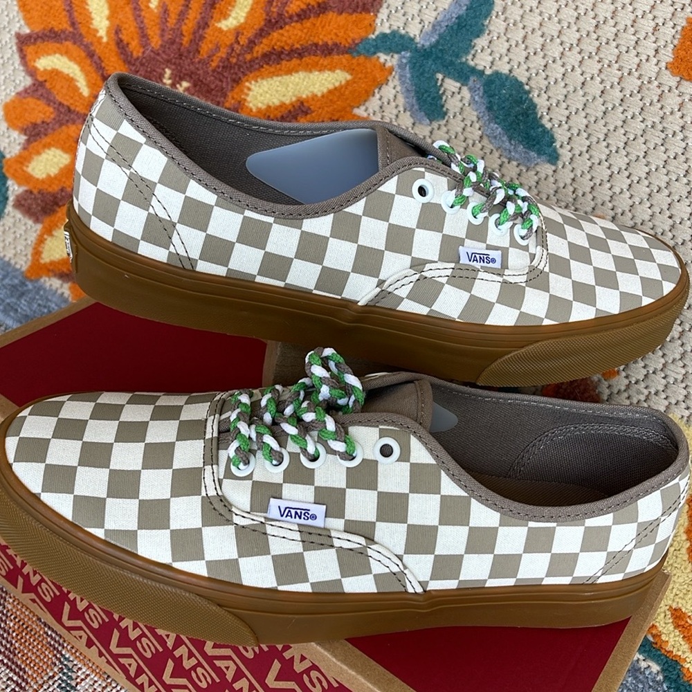 Vans WMNS Authentic
Checkerboard Moon Rock
VN0009PVCH8
SNEAKERS - Picture 11 of 16
